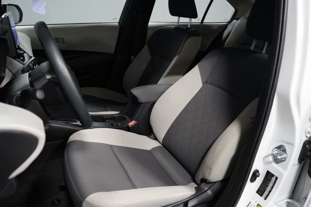 Used 2025 Toyota Corolla LE image 6