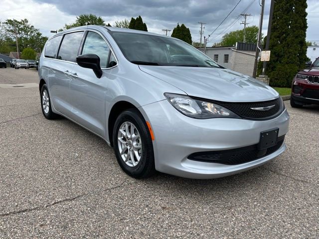 Used 2024 Chrysler Voyager LX FWD image 7