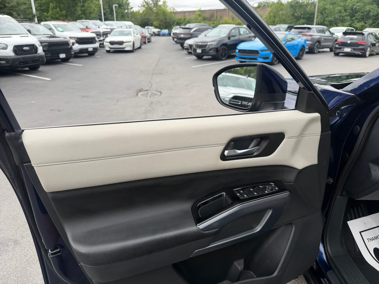 Used 2023 Nissan Pathfinder SL w/ SL Premium Package AWD/4WD image 14