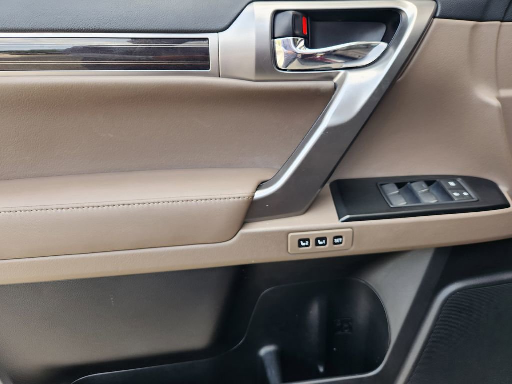 Used 2022 Lexus GX 460 Luxury w/ Sport Design Package image 22