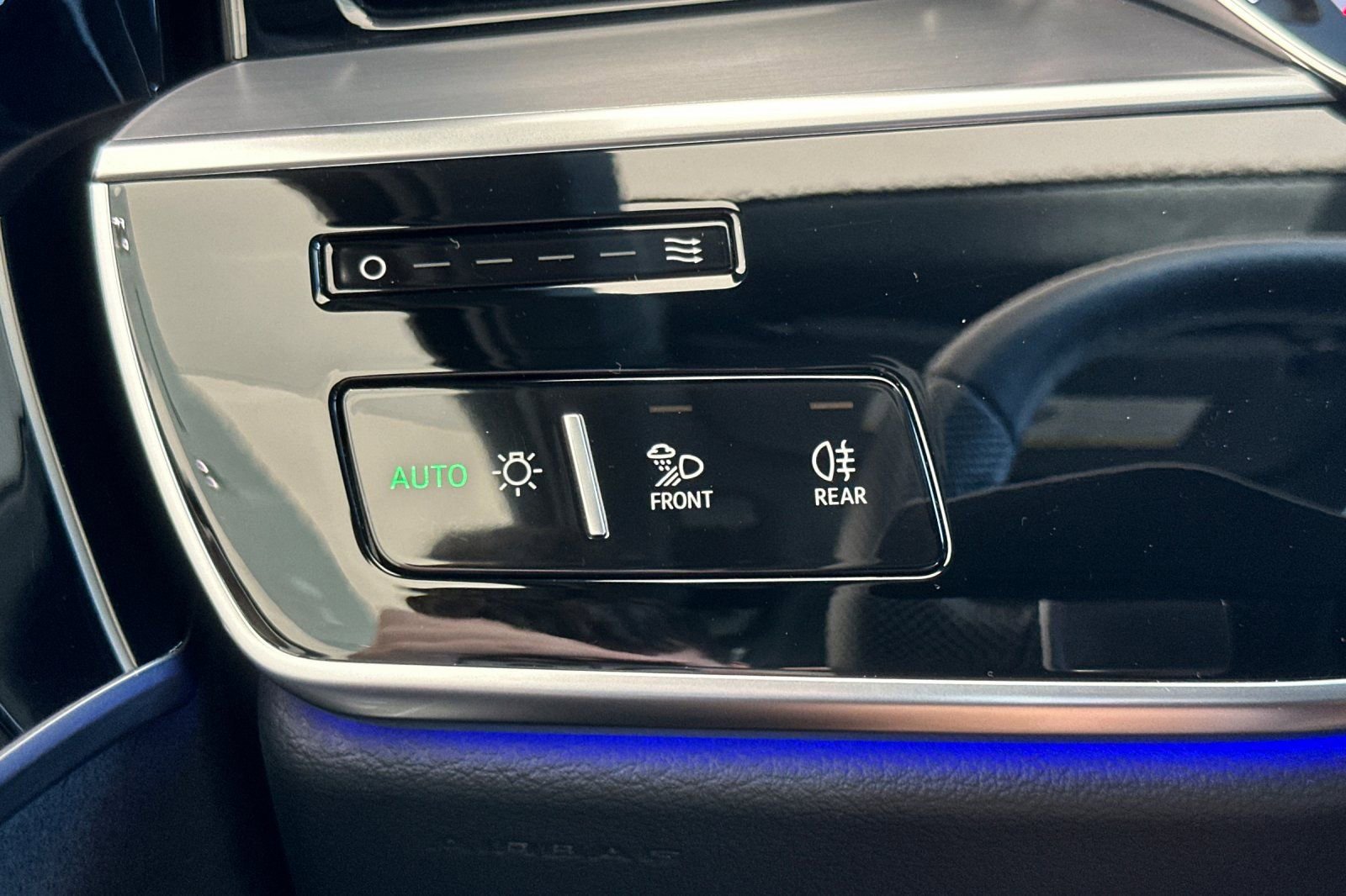 Used 2023 Audi S8 w/ S8 Comfort Plus Package image 40