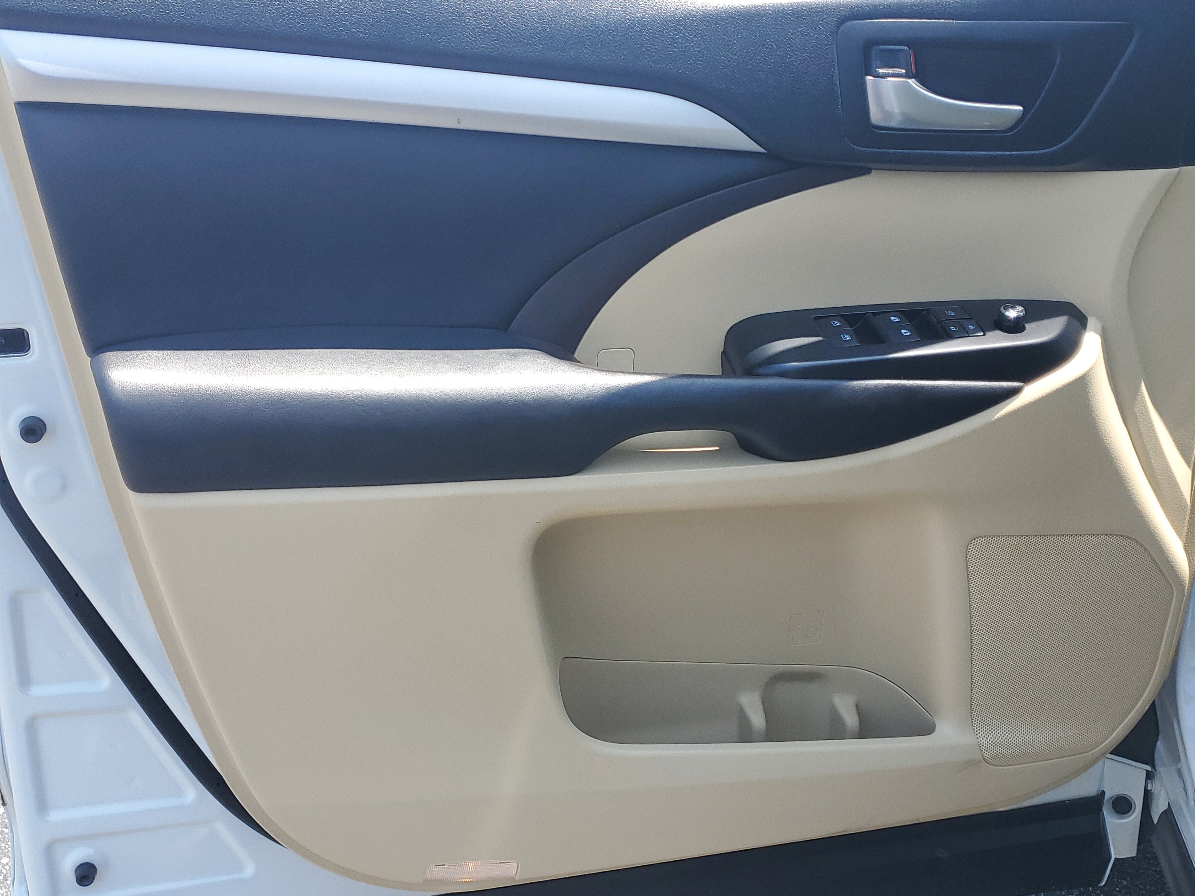 Certified 2017 Toyota Highlander XLE FWD image 21