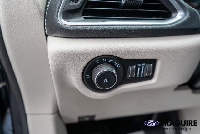 Used 2021 Chrysler Pacifica Limited w/ Uconnect Theater Family Group image 25