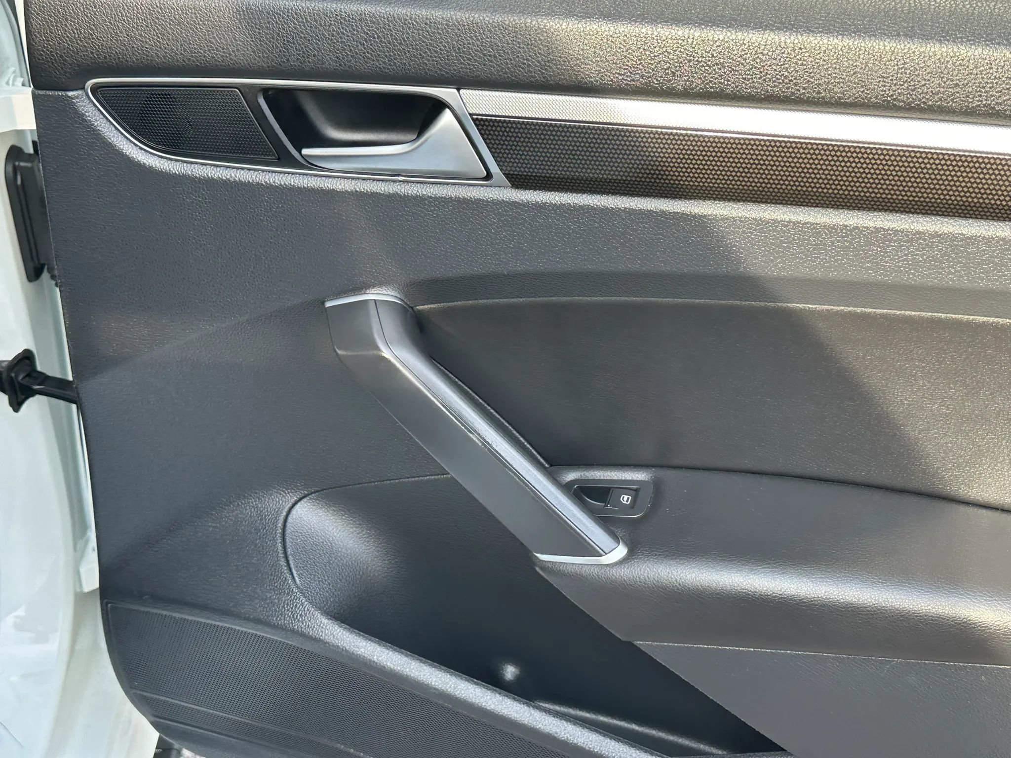 Used 2018 Volkswagen Passat GT image 19