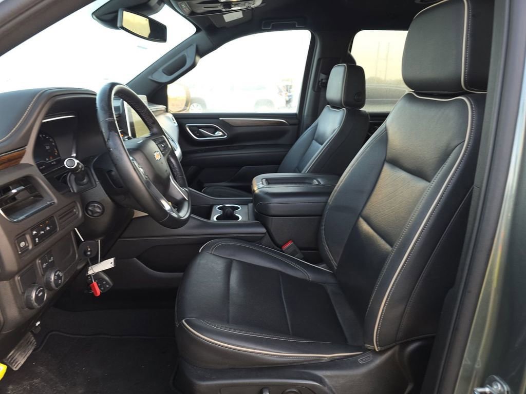 Used 2023 Chevrolet Suburban Premier RWD image 3