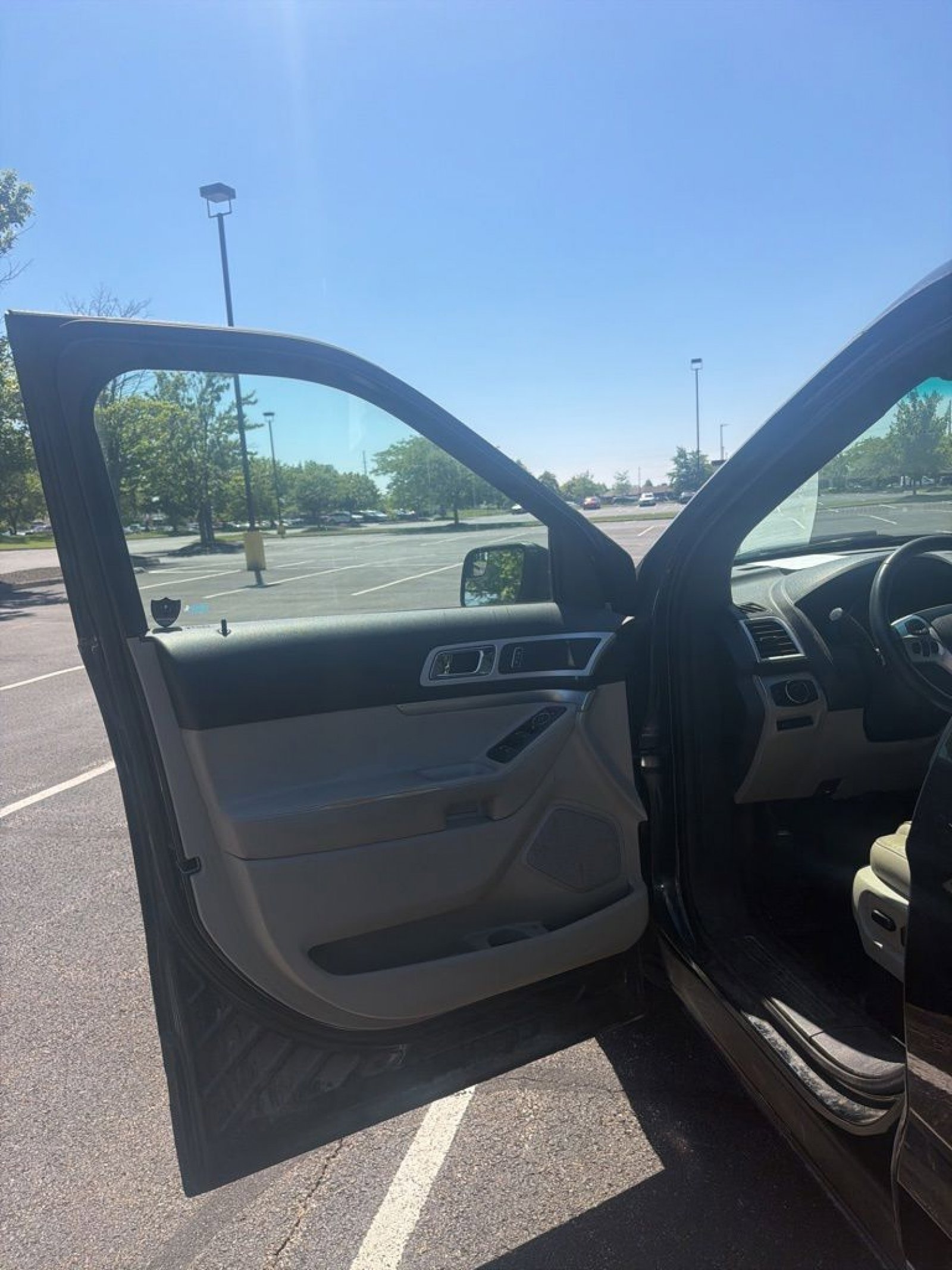 Used 2014 Ford Explorer XLT w/ Equipment Group 202A FWD image 10