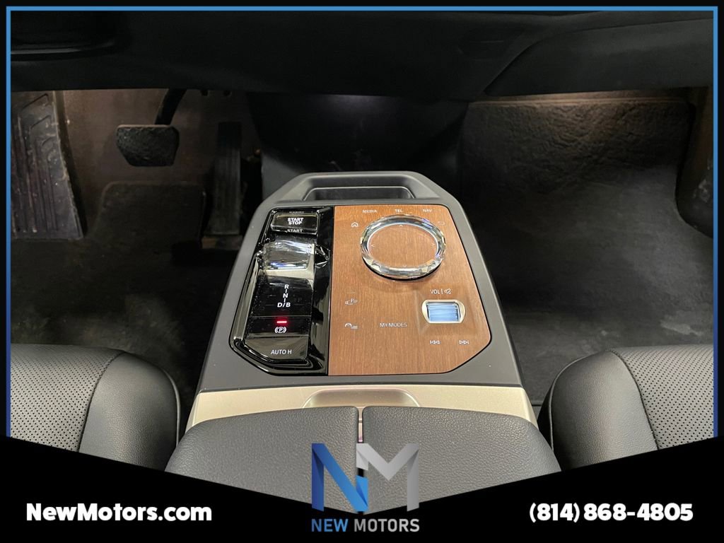 Used 2024 BMW iX xDrive50 image 11