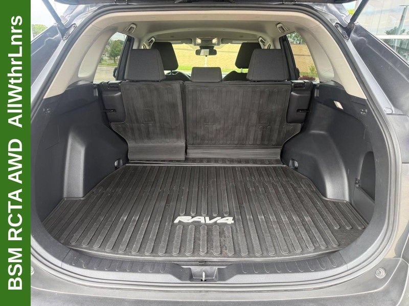 Used 2023 Toyota RAV4 LE AWD/4WD image 4