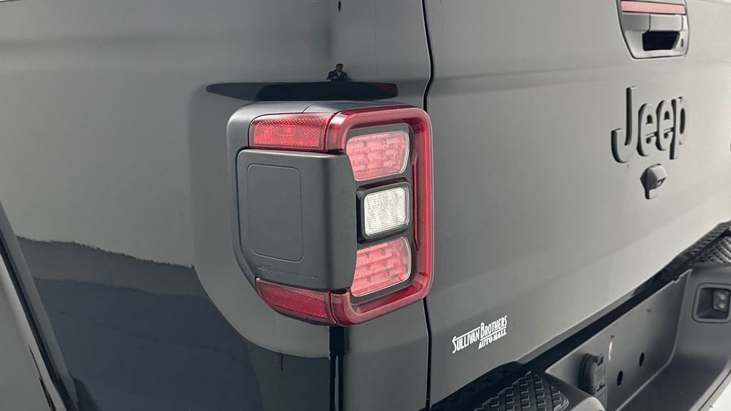 Used 2022 Jeep Gladiator Overland AWD/4WD image 22