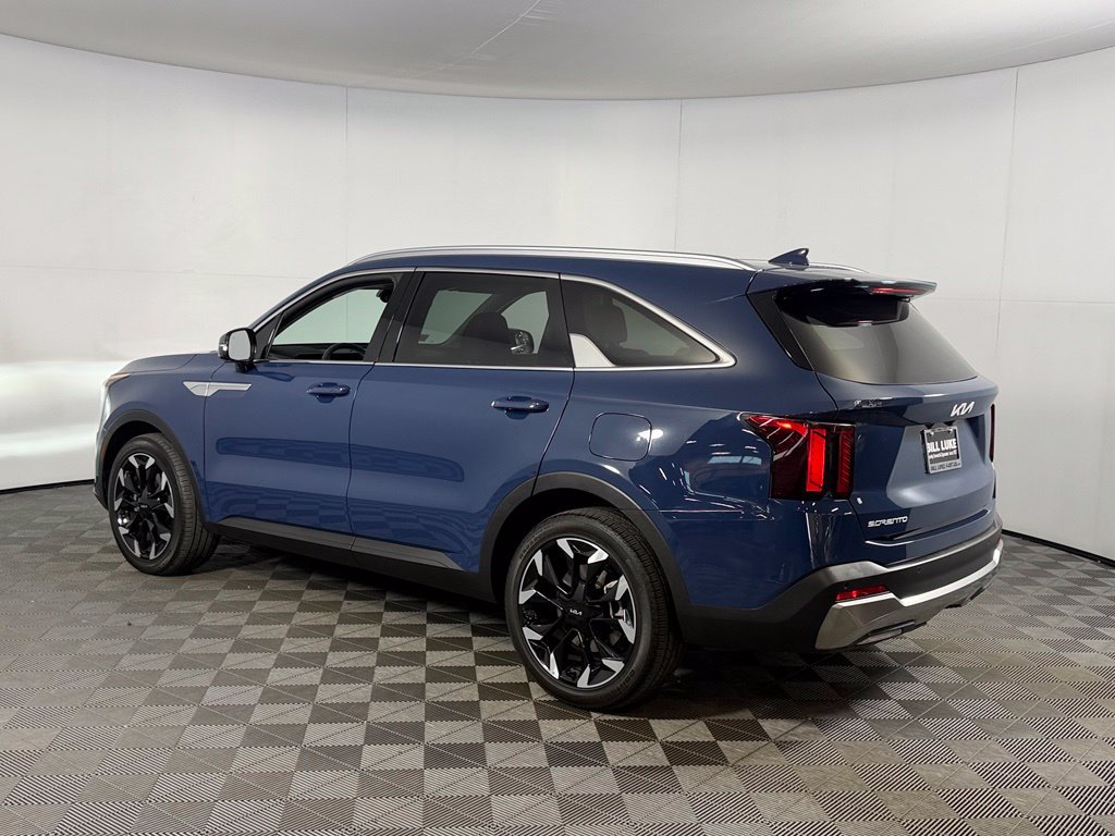 Used 2024 Kia Sorento EX w/ Panoramic Sunroof Package FWD image 7