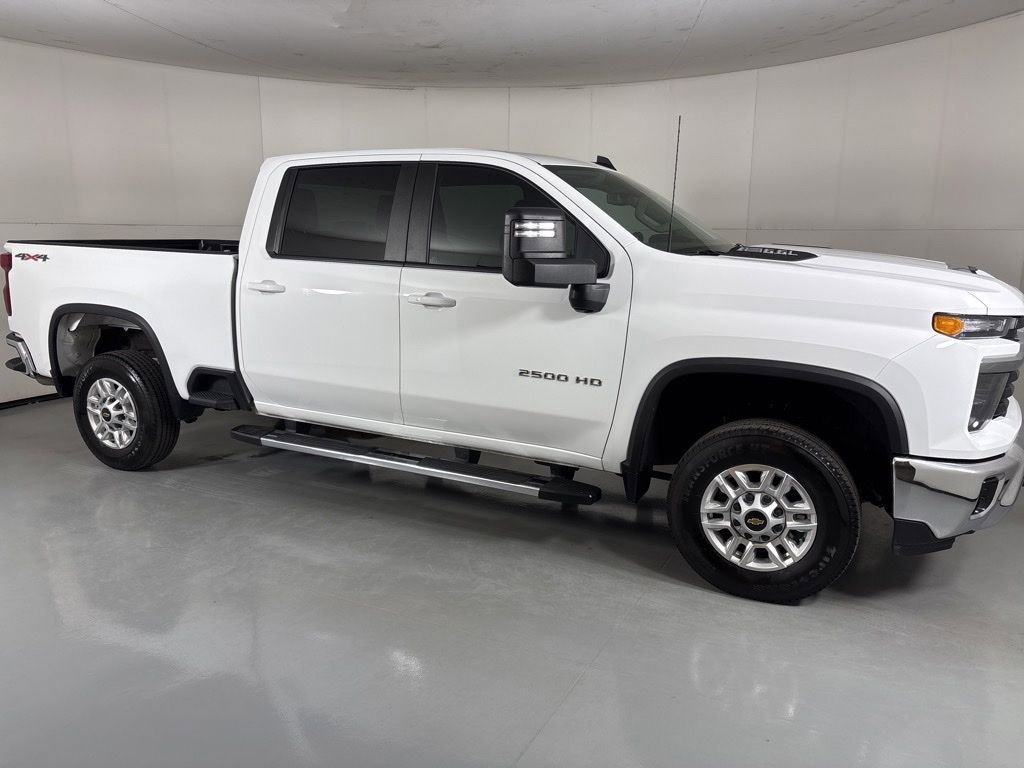 Used 2025 Chevrolet Silverado 2500 LT w/ Convenience Package AWD/4WD image 9