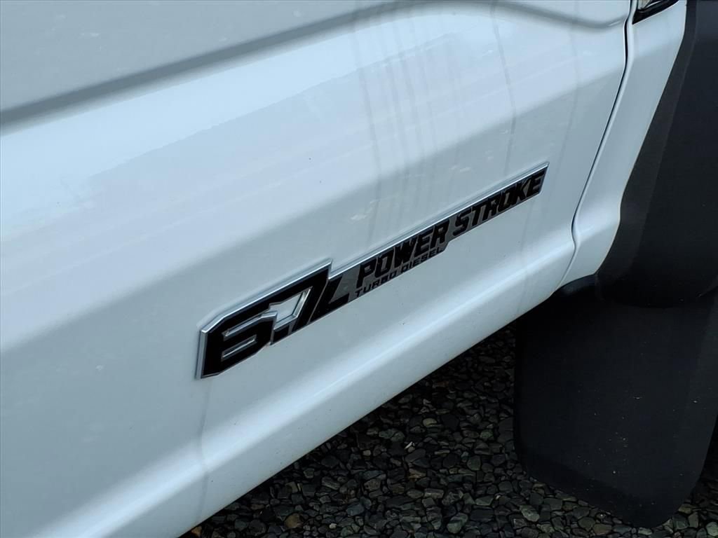 New 2026 Ford F550 4x4 Crew Cab image 8
