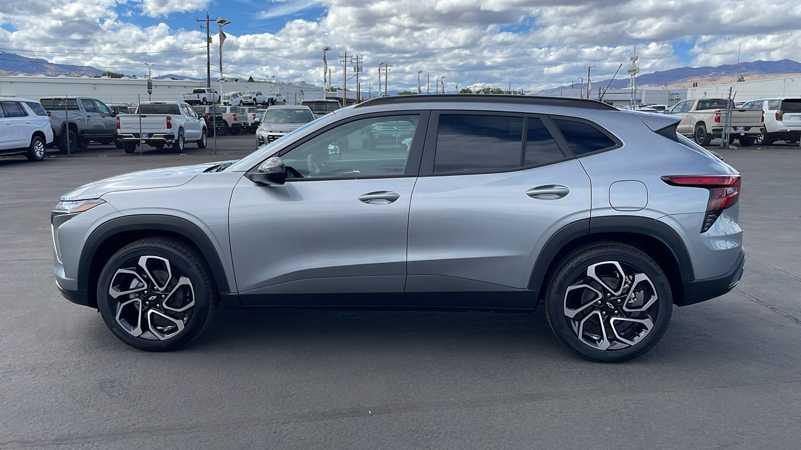 New 2026 Chevrolet Trax RS w/ Sunroof Package FWD image 9