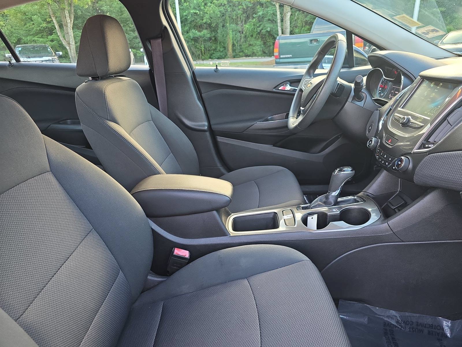 Used 2017 Chevrolet Cruze LT w/ Convenience Package FWD image 10