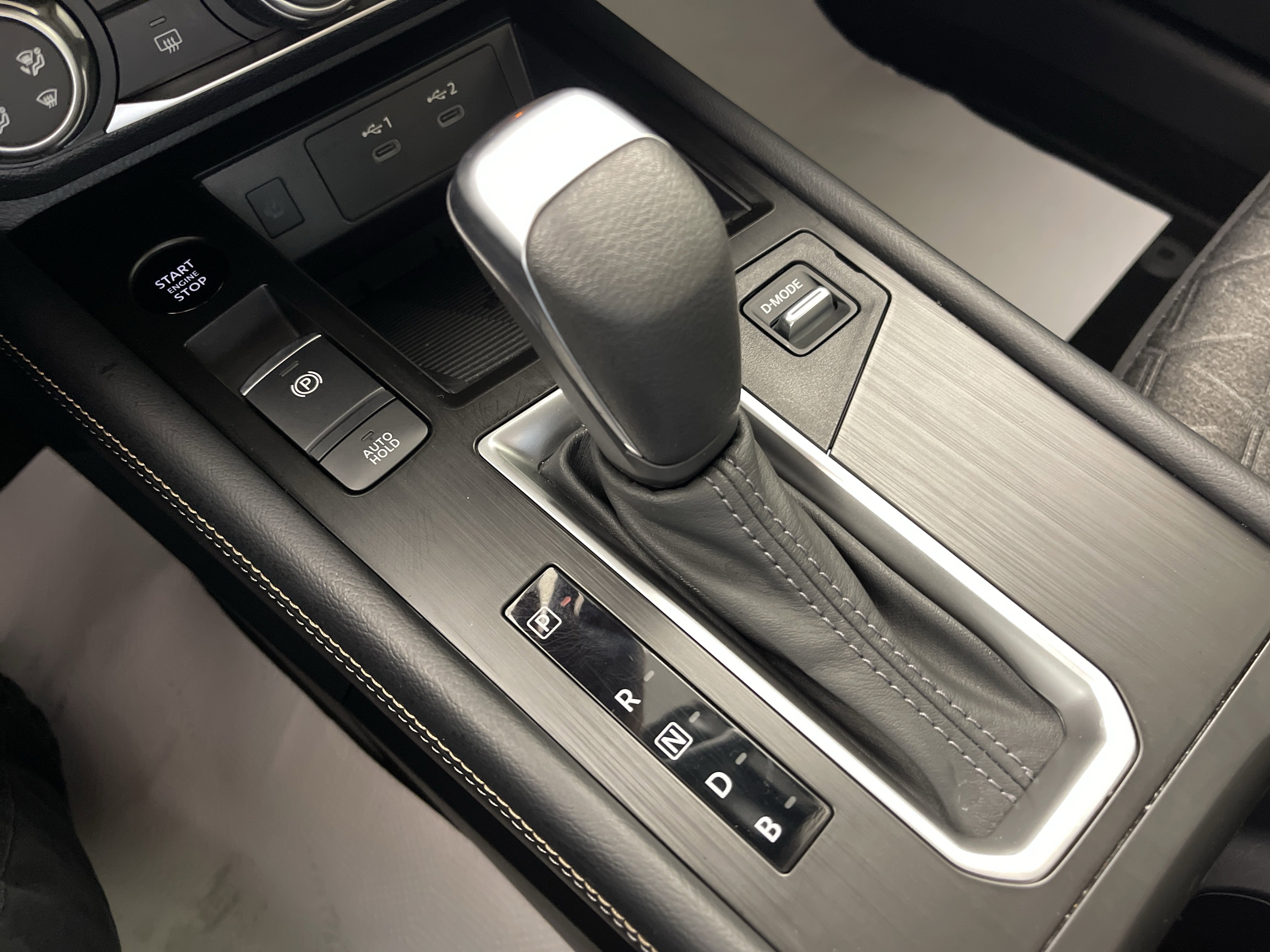 Used 2025 Nissan Kicks SV image 25