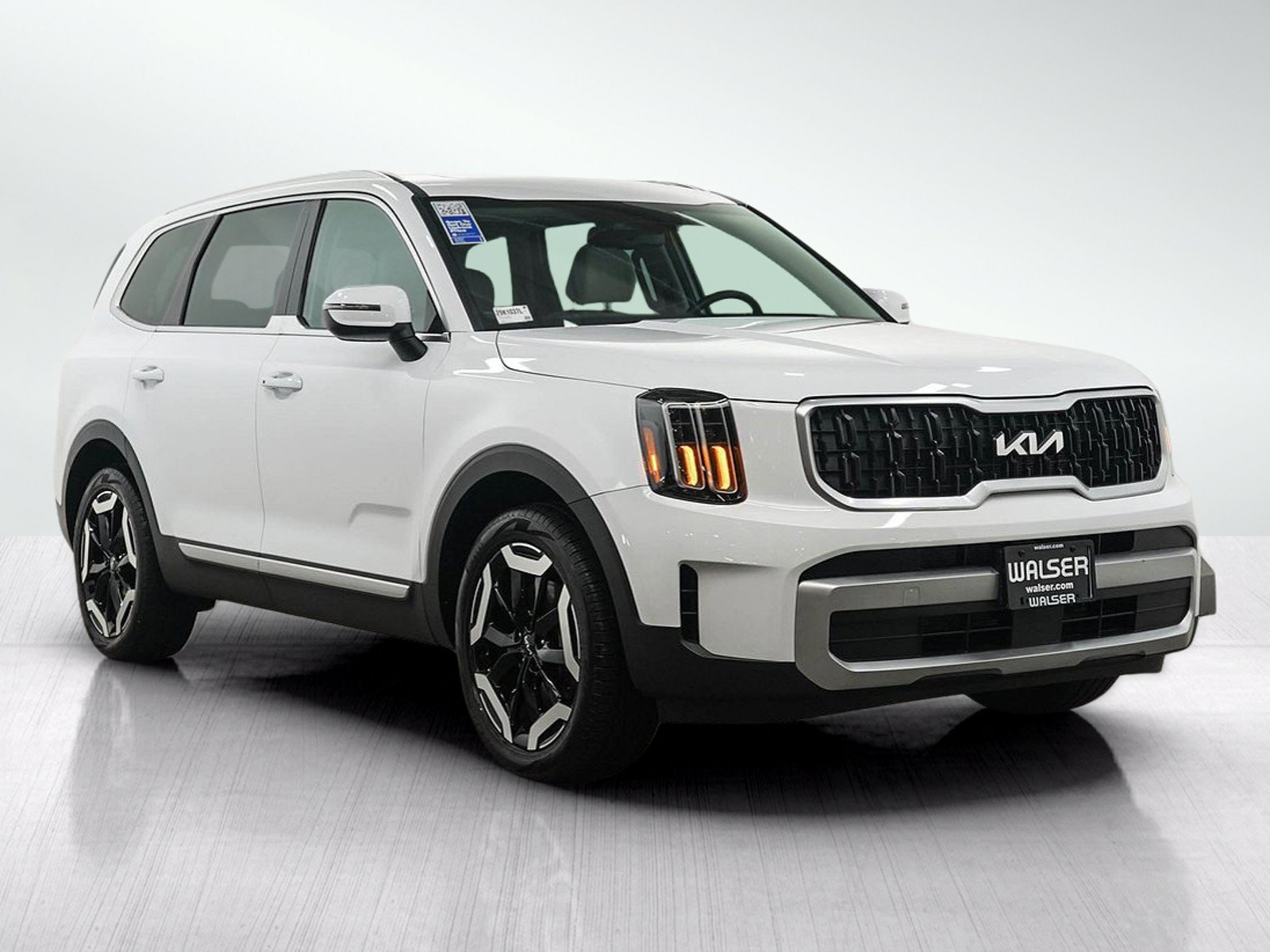 Used 2024 Kia Telluride EX w/ EX Captain's Chair Package AWD/4WD image 8