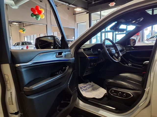 Used 2024 Jeep Grand Cherokee L Overland w/ Advanced Protech Group III image 12