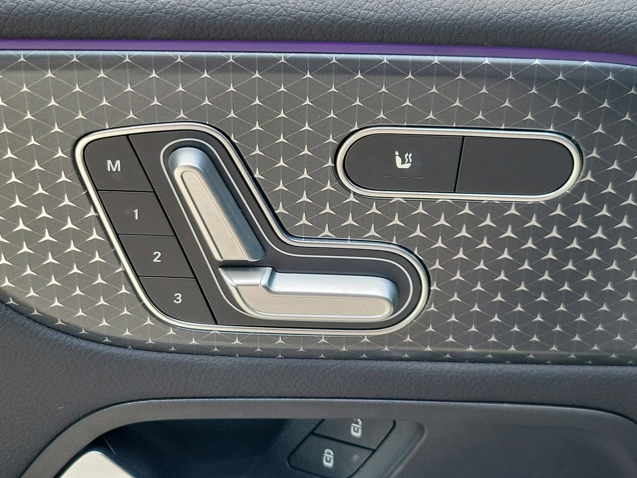 Used 2025 Mercedes-Benz GLB 250 image 17