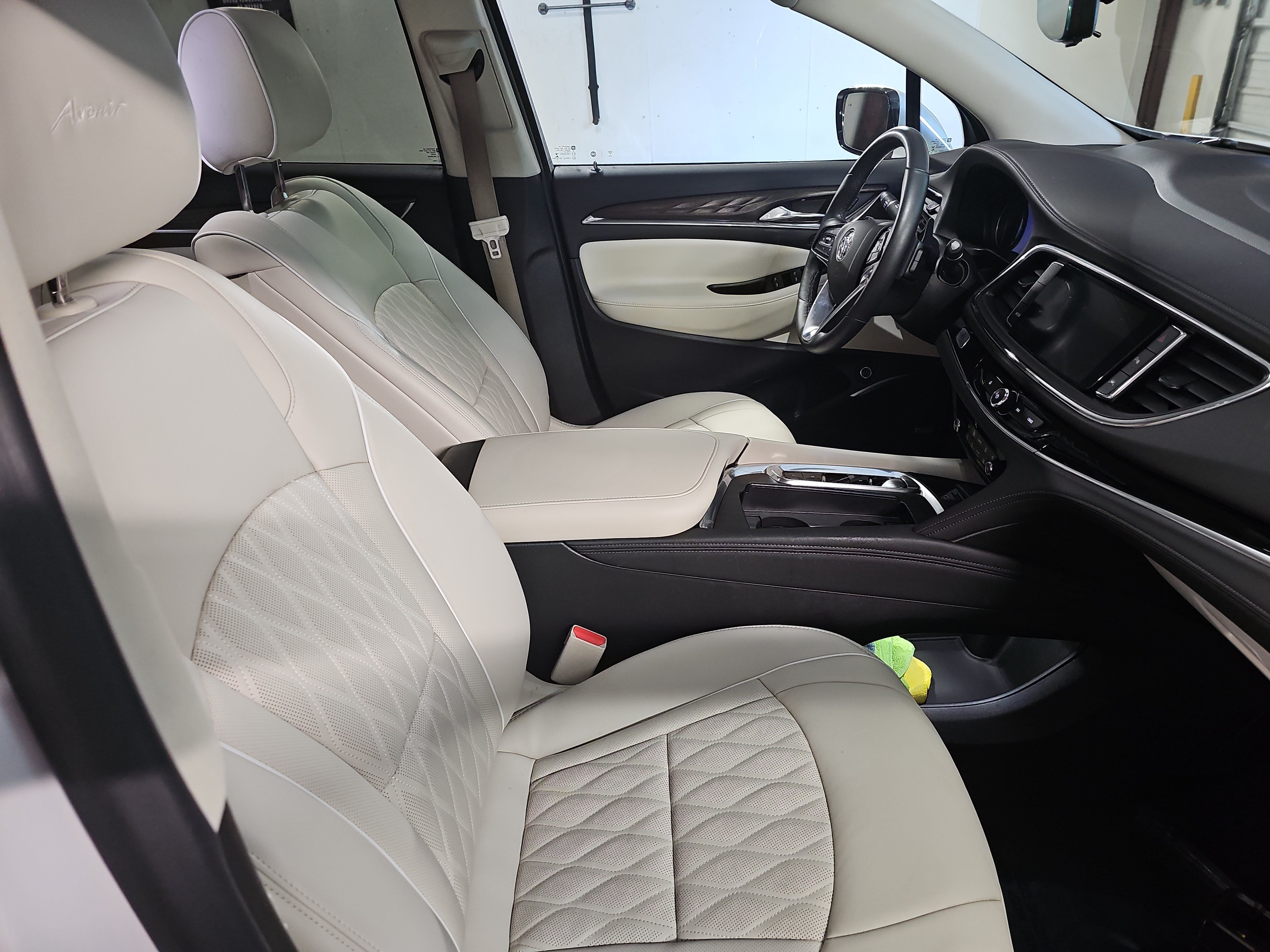 Used 2022 Buick Enclave Avenir w/ Avenir Technology Package FWD image 10