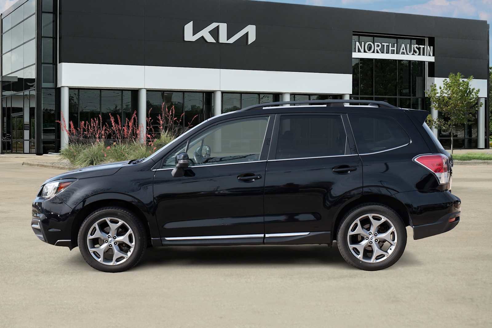 Used 2017 Subaru Forester 2.5i Touring image 4