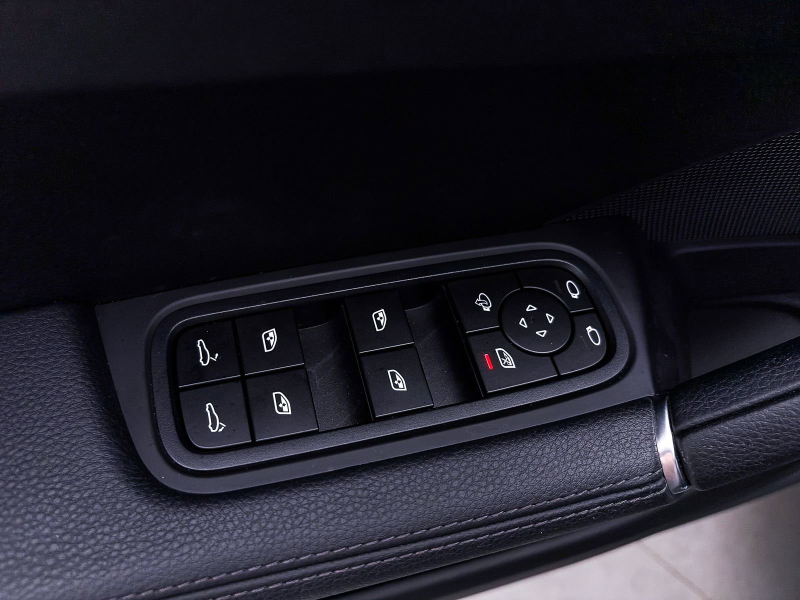 Used 2023 Porsche Cayenne image 19