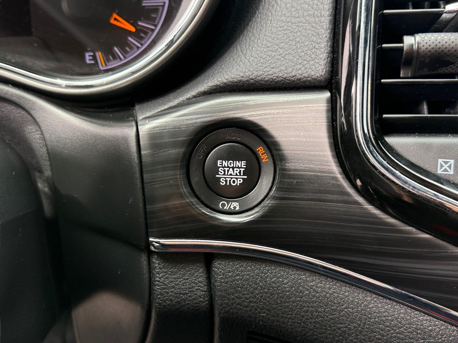 Used 2019 Jeep Grand Cherokee Limited AWD/4WD image 28