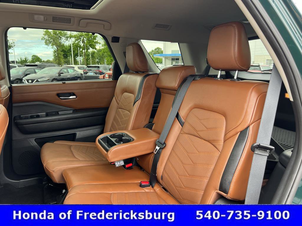 Used 2024 Nissan Pathfinder Platinum w/ Cargo Package AWD/4WD image 29