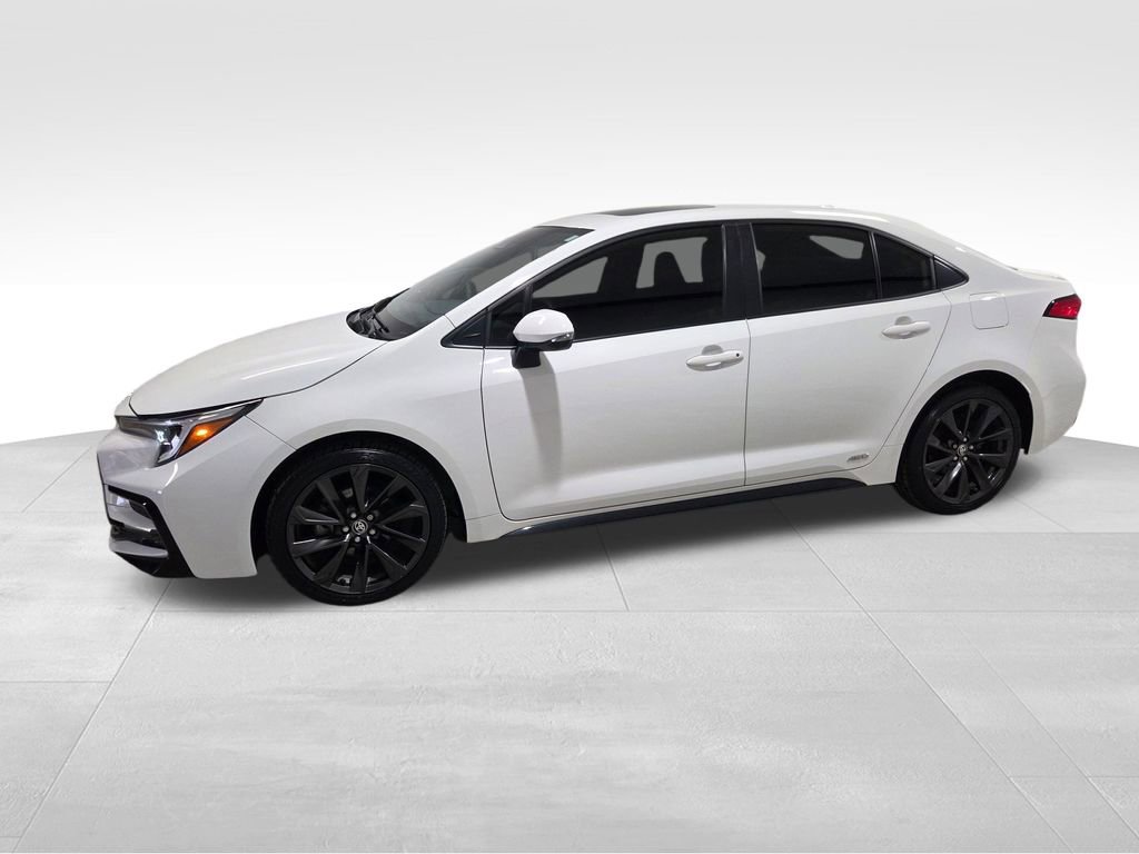 Used 2023 Toyota Corolla SE w/ SE Package image 17
