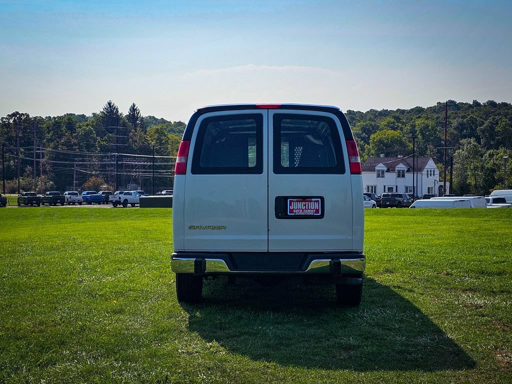 Used 2017 GMC Savana 2500 RWD image 4