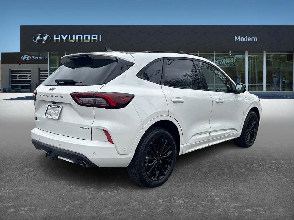 Used 2023 Ford Escape ST-Line Elite w/ Premium Technology Package image 4