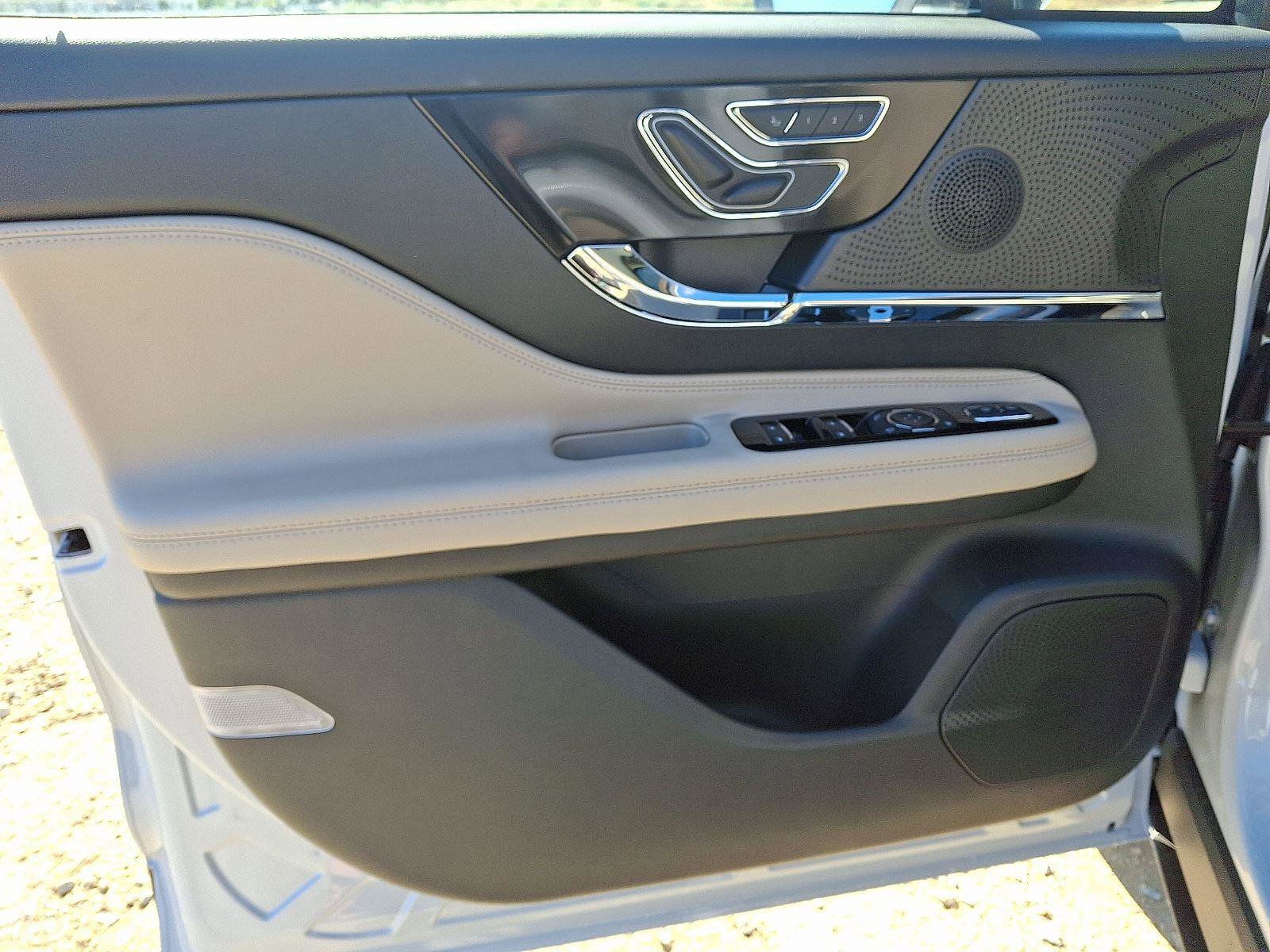 New 2026 Lincoln Corsair Premiere image 8