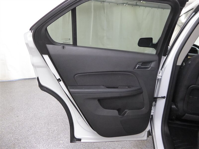 Used 2015 Chevrolet Equinox LT w/ Driver Convenience Package image 28