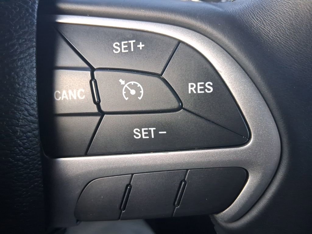 Used 2015 Dodge Charger SXT image 21