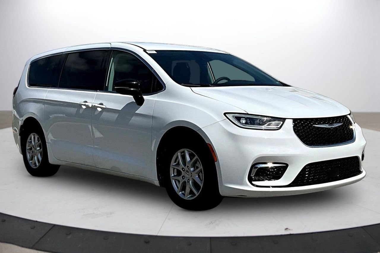 Certified 2024 Chrysler Pacifica Touring-L FWD image 2