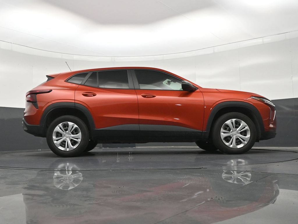 Used 2024 Chevrolet Trax LS FWD image 28