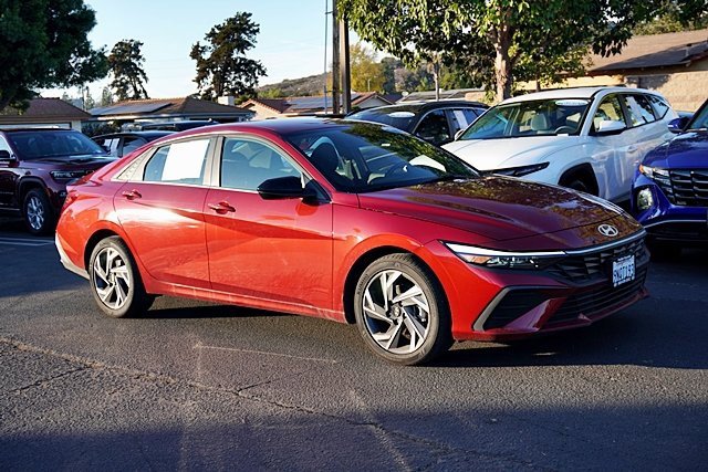 Used 2025 Hyundai Elantra Sport image 6