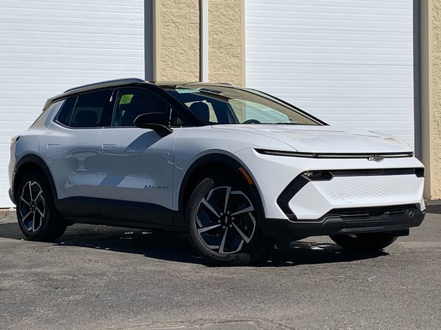 New 2026 Chevrolet Equinox EV LT image 2