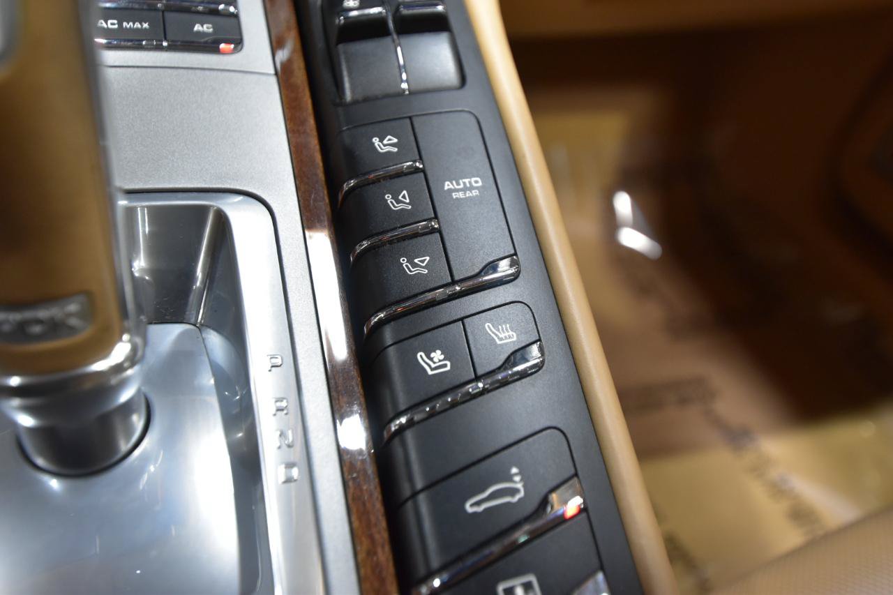 Used 2010 Porsche Panamera Turbo AWD/4WD image 37