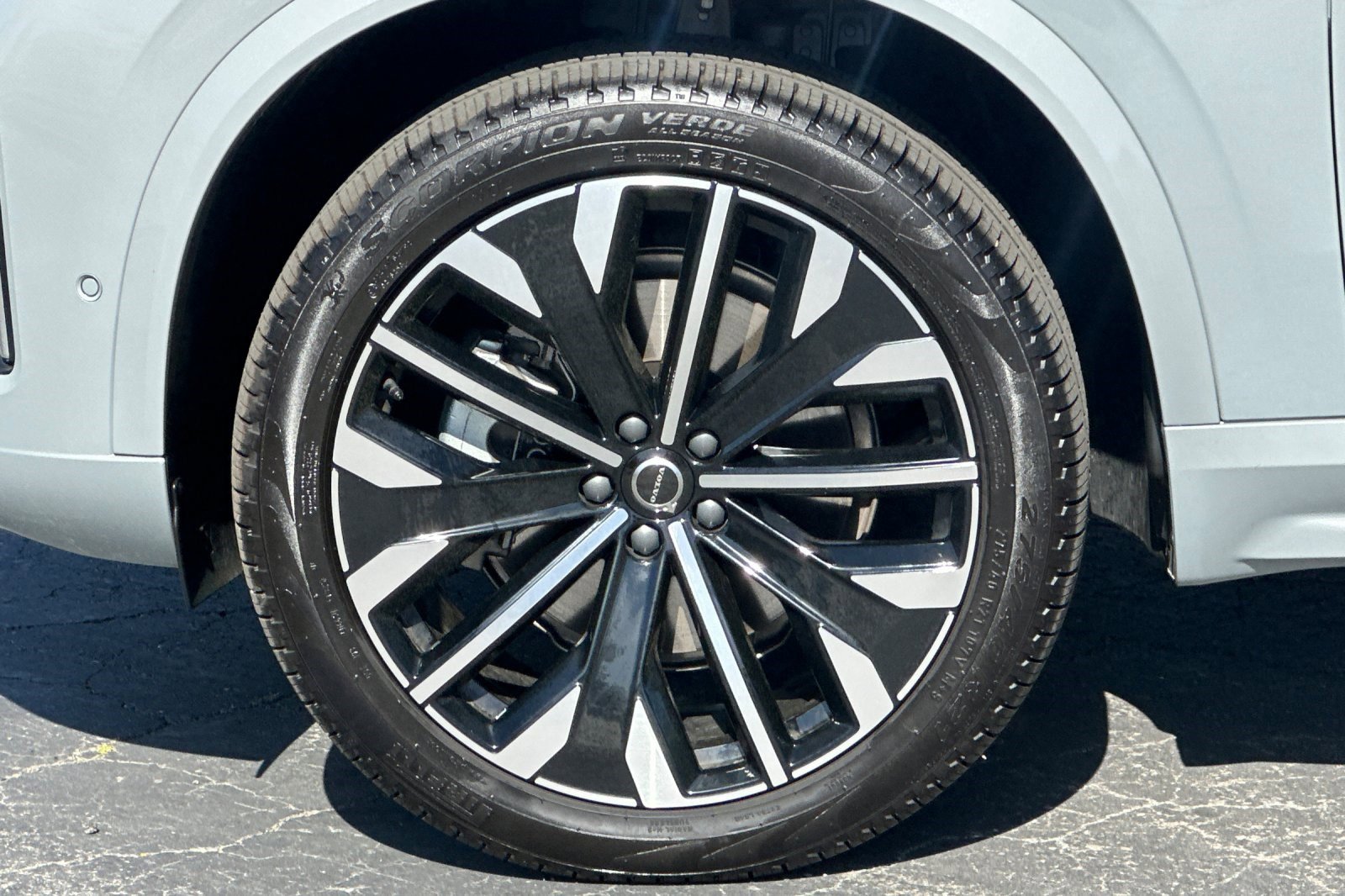 Used 2026 Volvo XC90 B6 Plus w/ Protection Package image 38