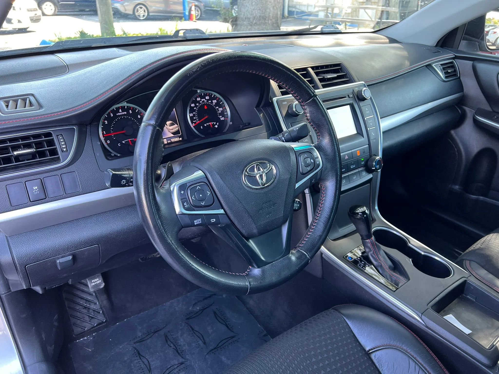 Used 2015 Toyota Camry SE FWD image 11
