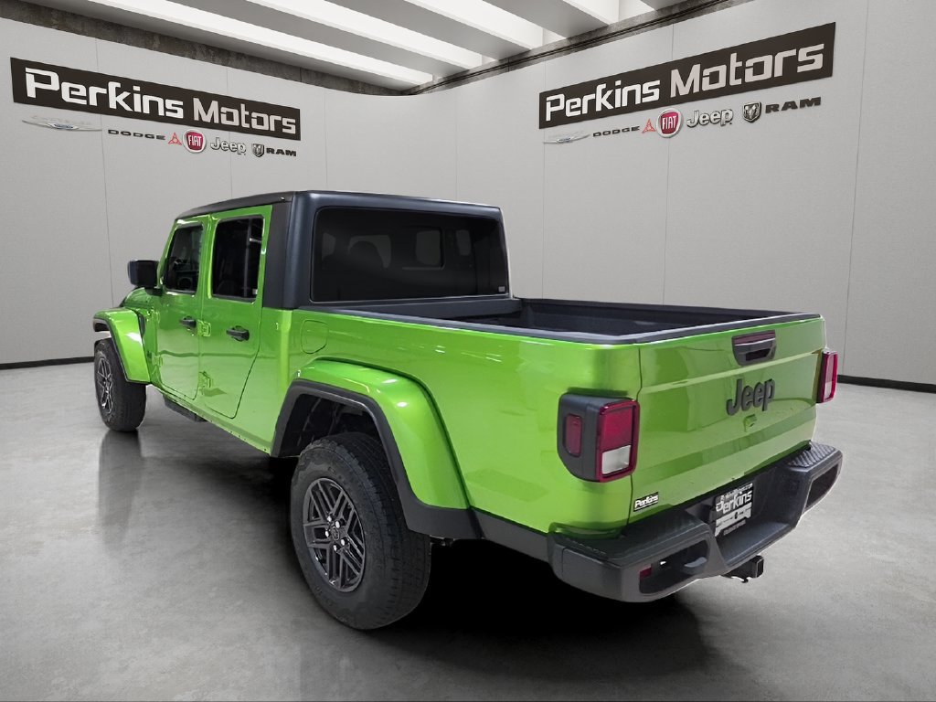 New 2026 Jeep Gladiator Sport AWD/4WD image 3