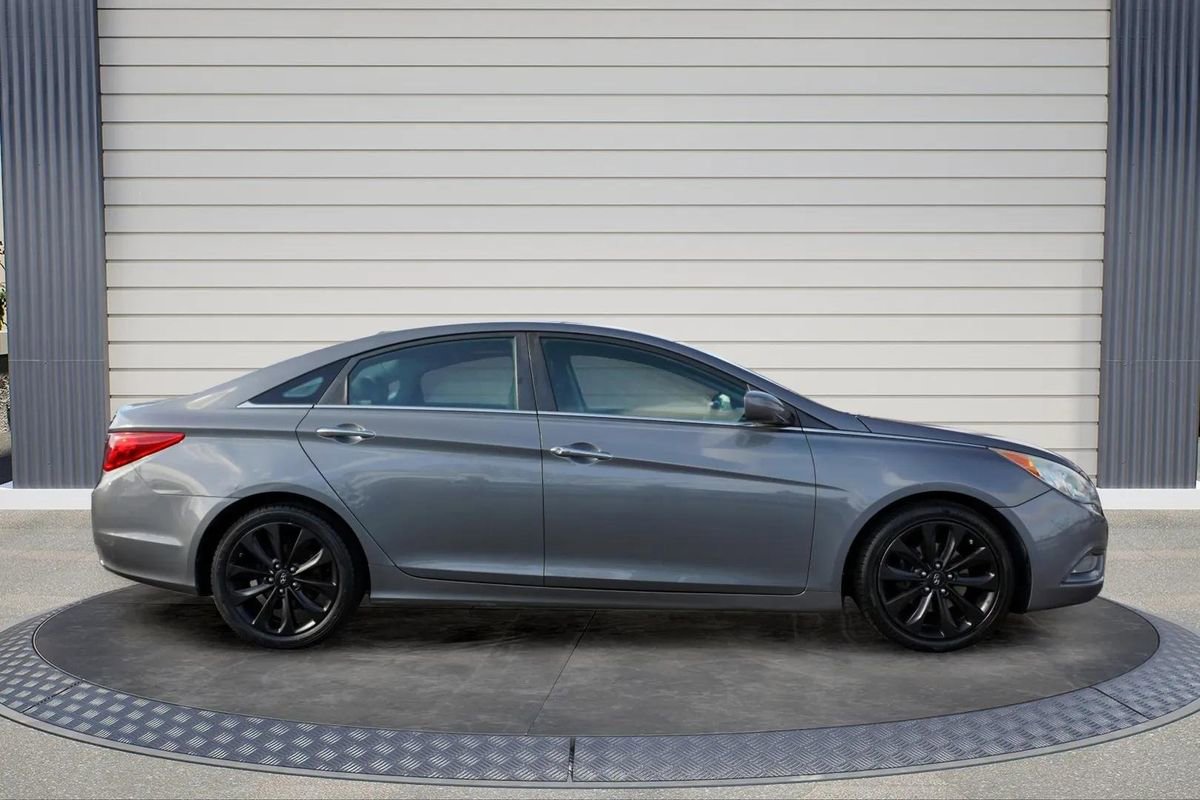Used 2011 Hyundai Sonata SE w/ Navigation & Sunroof Pkg 4 FWD image 8