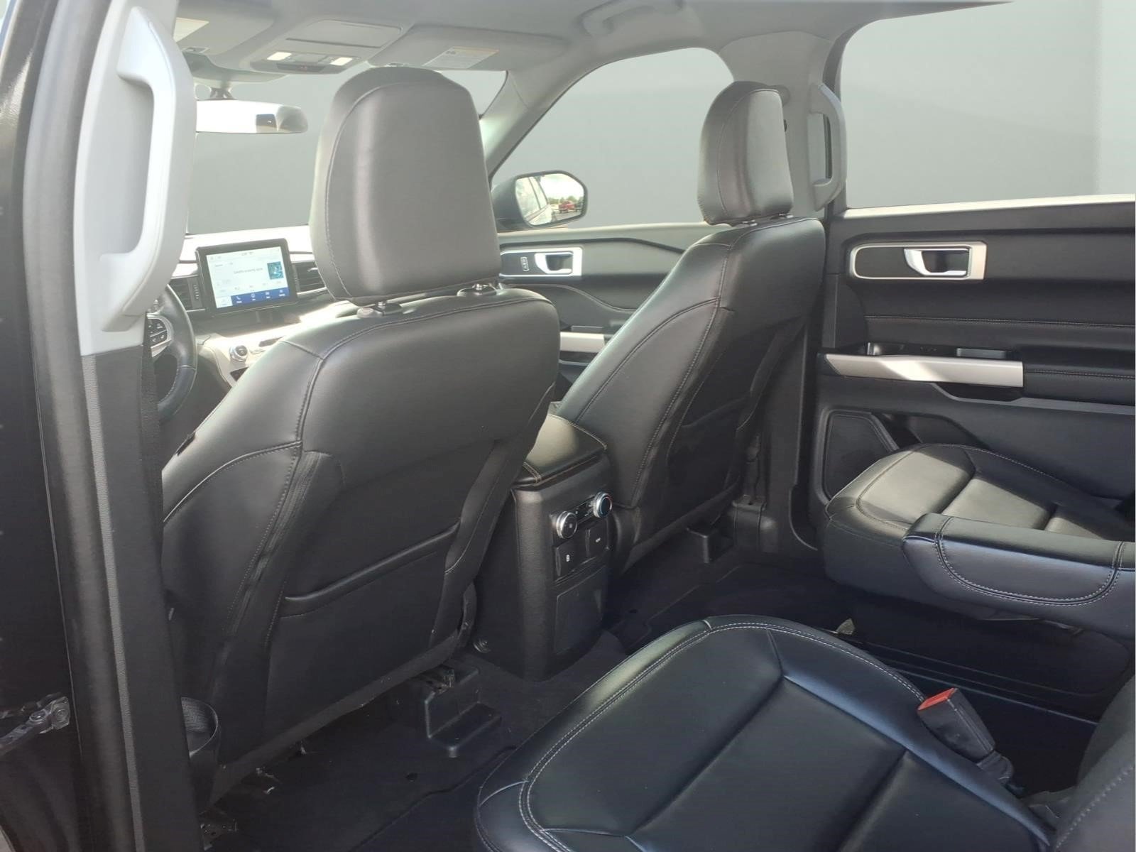 Used 2023 Ford Explorer XLT w/ Equipment Group 202A AWD/4WD image 25