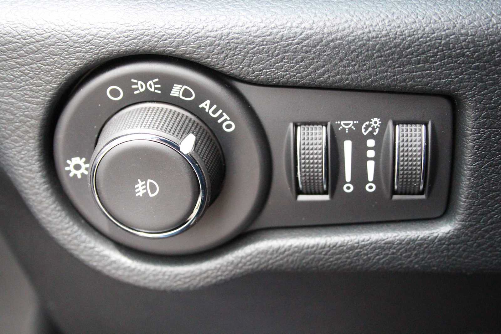 New 2025 Chrysler Pacifica Select AWD/4WD image 34
