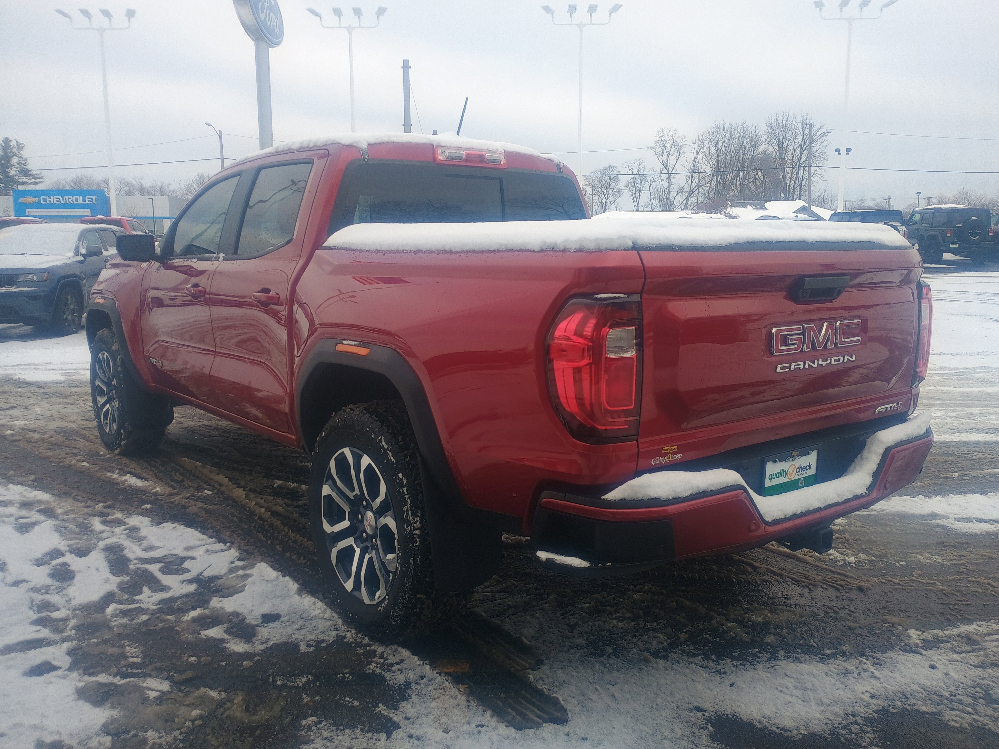 Used 2024 GMC Canyon AT4 w/ Technology Package image 7