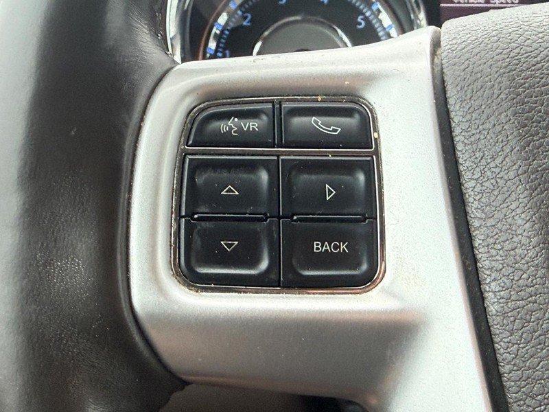 Used 2014 Chrysler Town & Country Touring-L w/ Driver Convenience Group FWD image 15