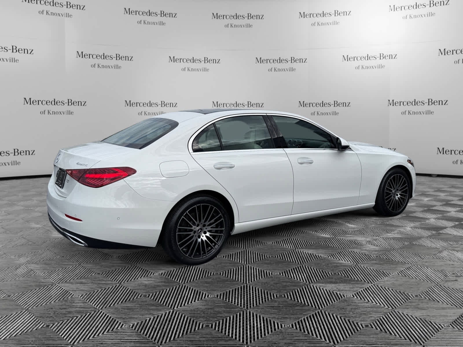 Used 2025 Mercedes-Benz C 300 4MATIC Sedan image 5