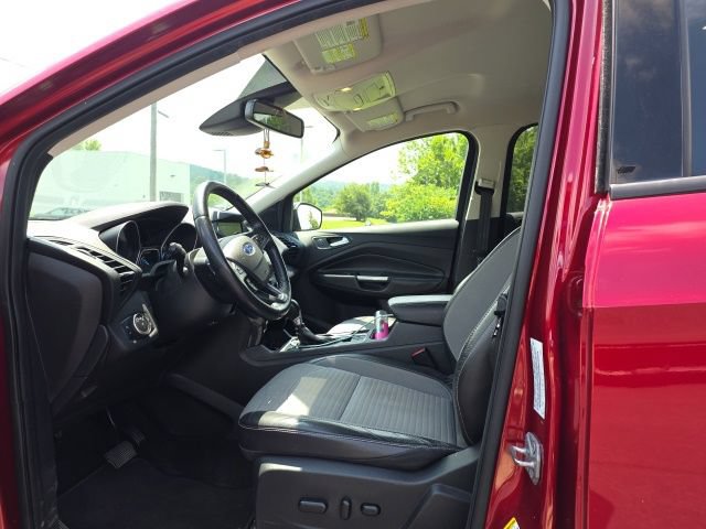 Used 2018 Ford Escape SE w/ Ford Safe & Smart Package AWD/4WD image 4
