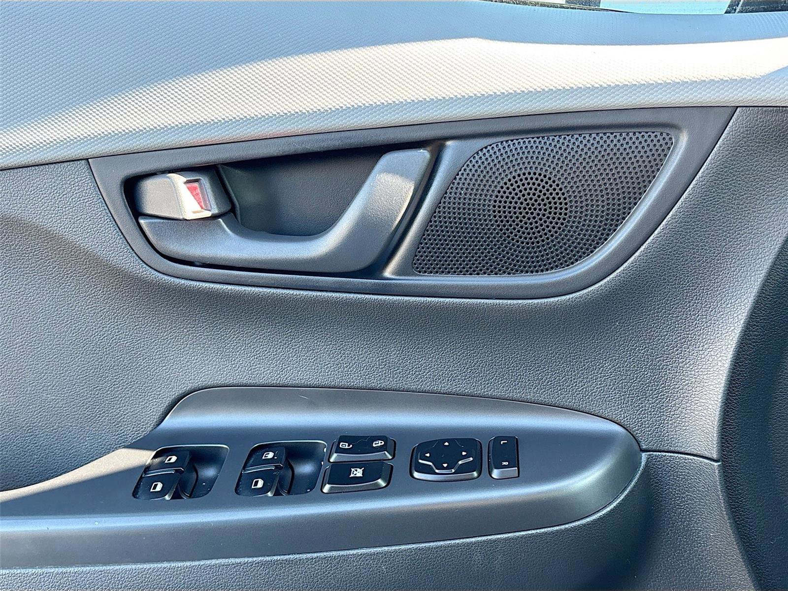 Used 2019 Hyundai Kona SE image 18