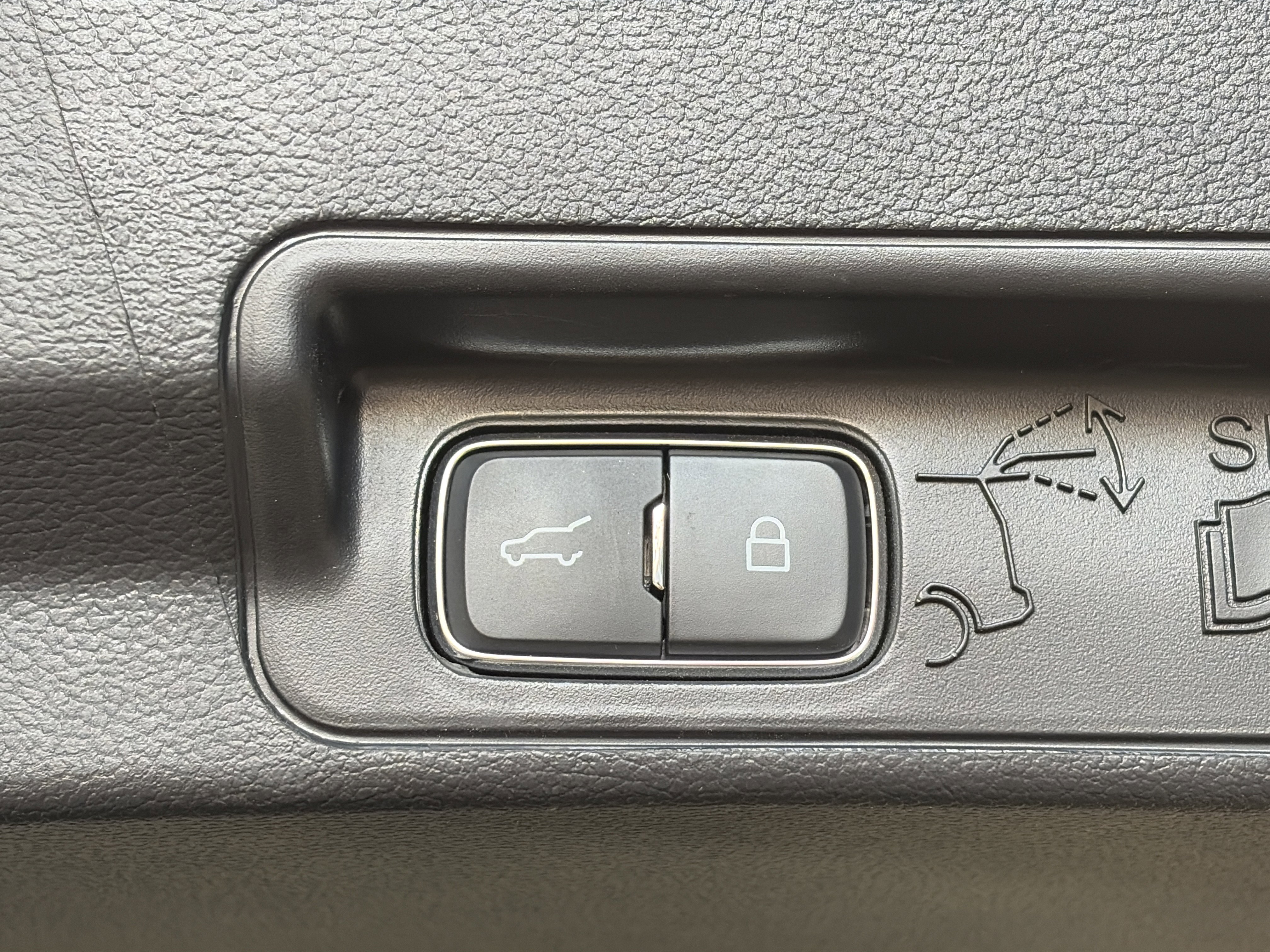 Used 2025 Ford Explorer Active image 16